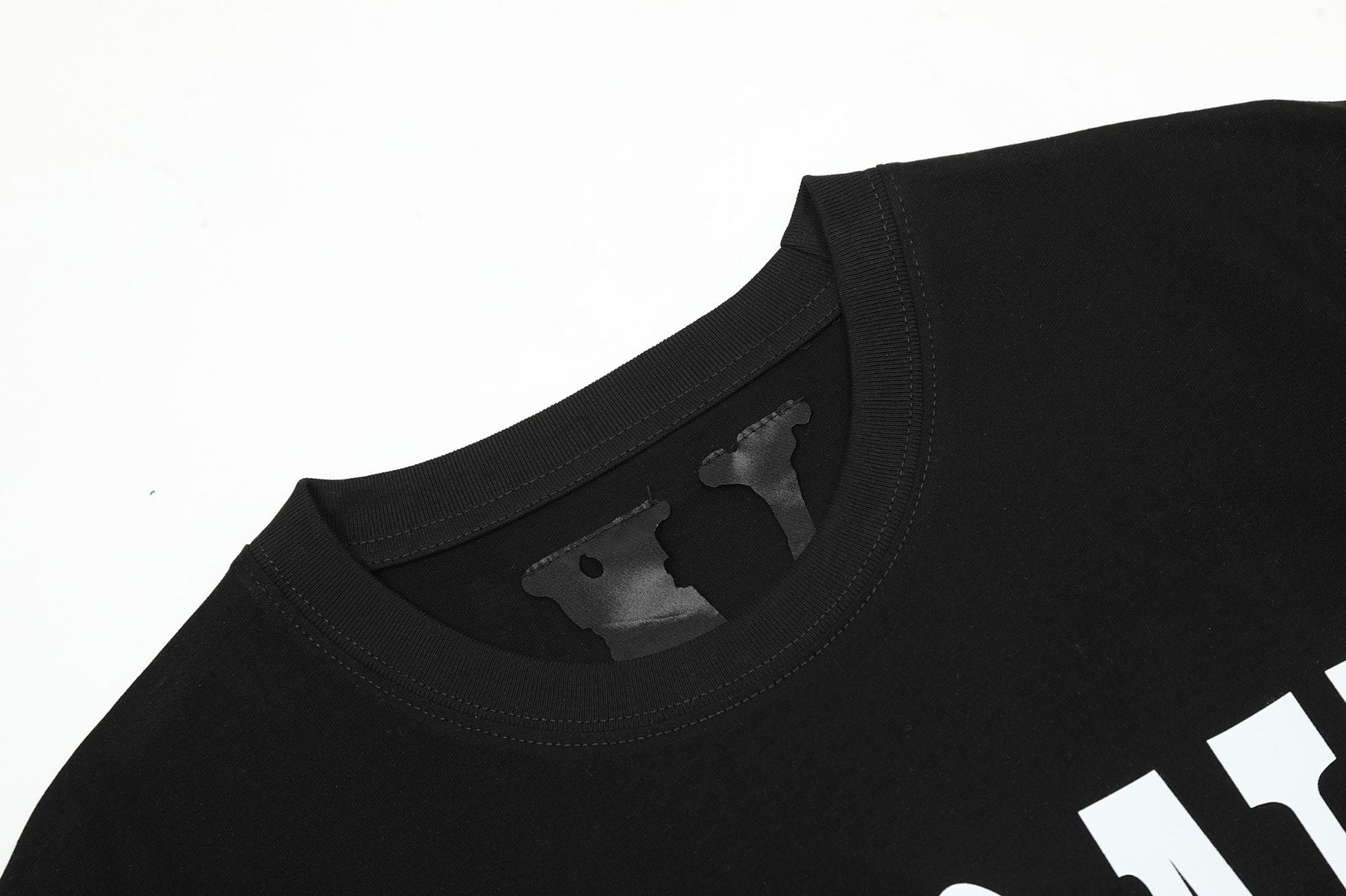 Vlone Big V Letter Graphic Short Sleeve Tee Streetwear Unisex