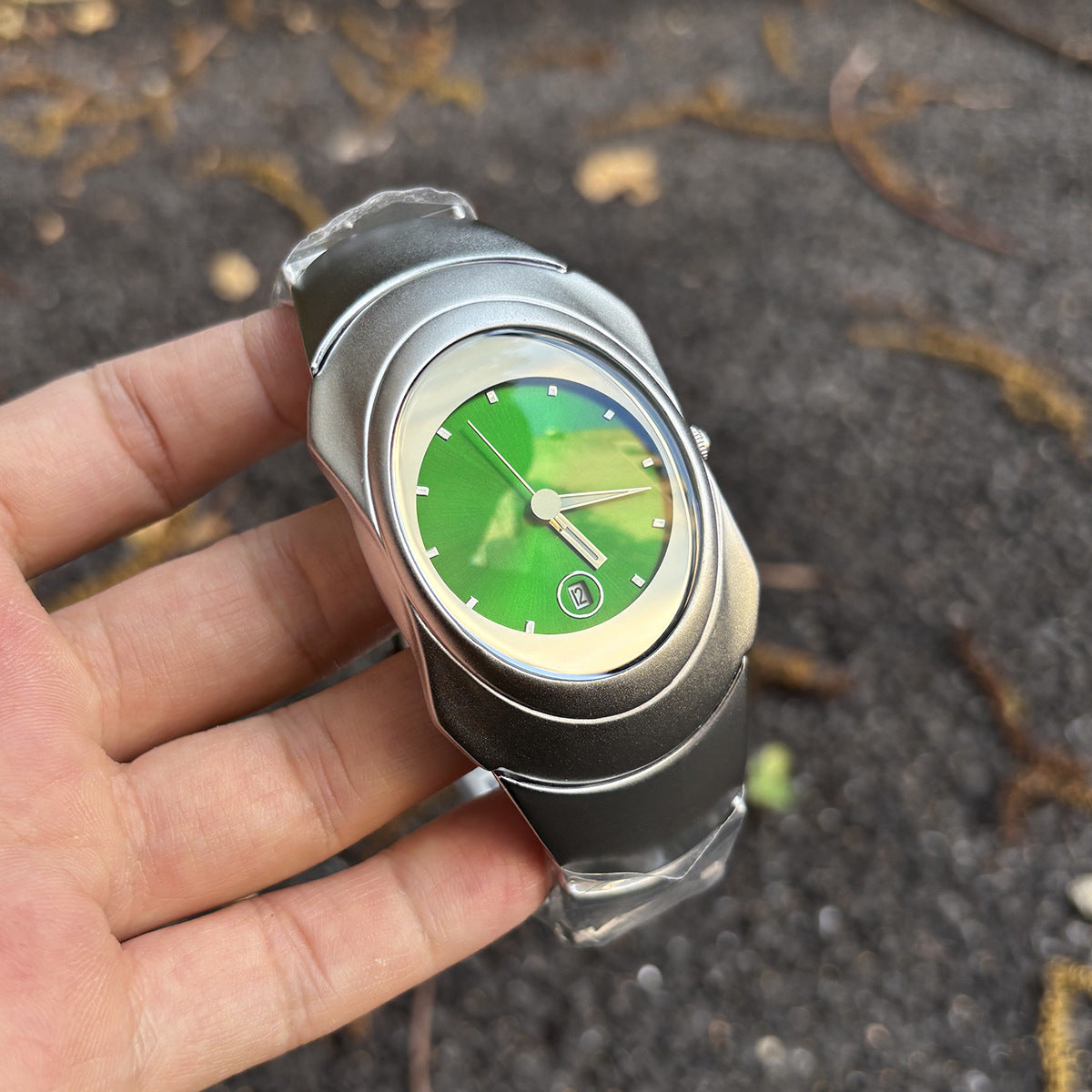 Y2K Irregular Oval Quartz Wrist Watch