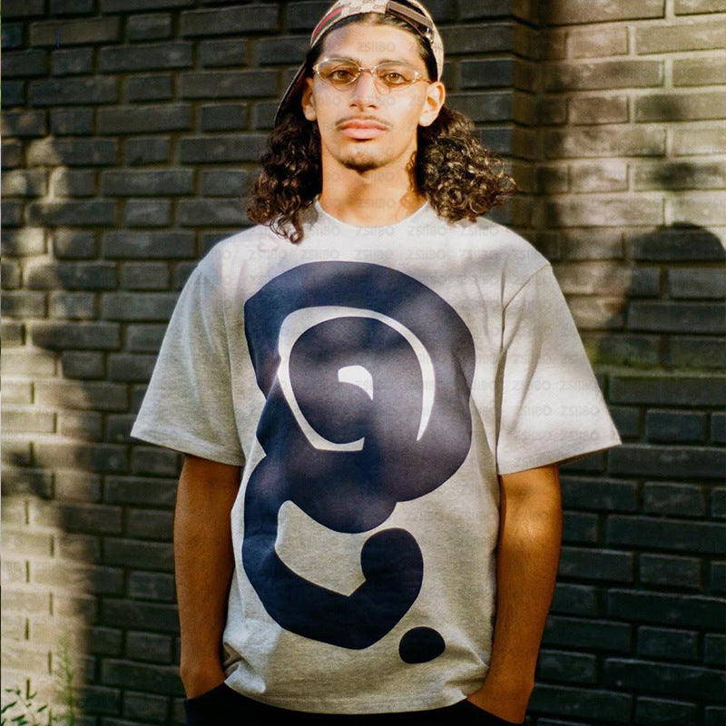 Quratee Logo Tee Abstract Graphic Print Crew Neck Short Sleeve T‑Shirt