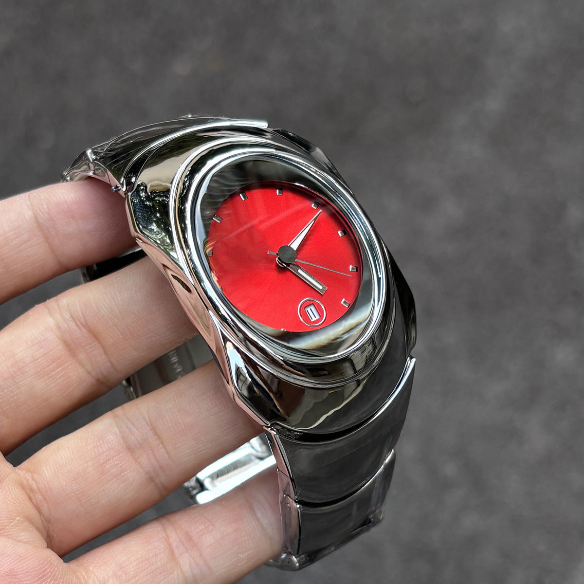 Y2K Irregular Oval Quartz Wrist Watch