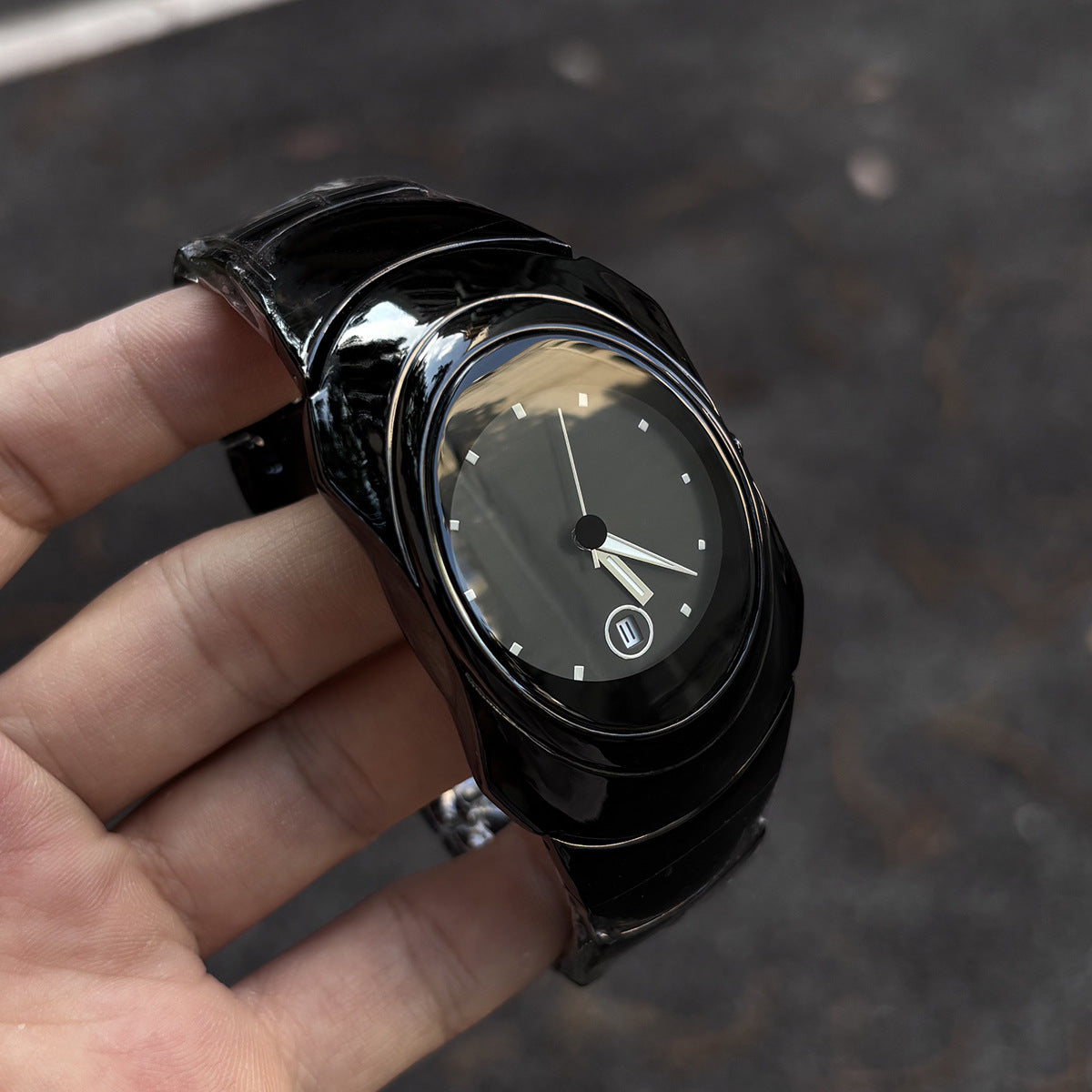 Y2K Irregular Oval Quartz Wrist Watch