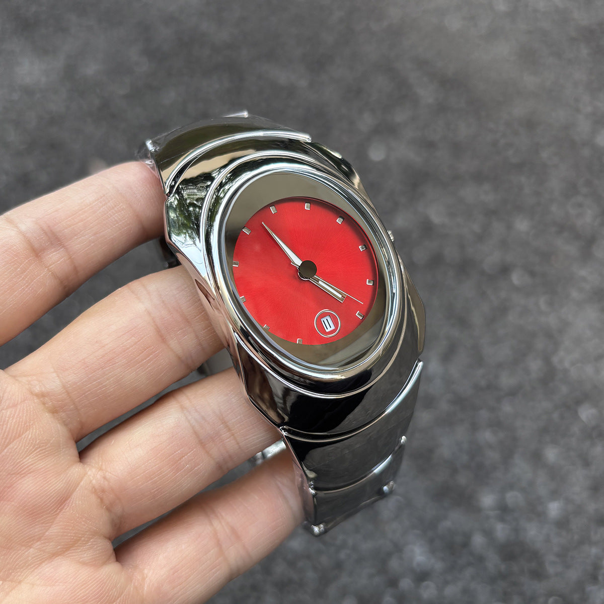 Y2K Irregular Oval Quartz Wrist Watch